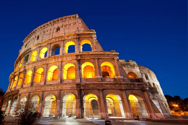 Koloseum kopuła Rzym Włochy — Zdjęcie stockowe