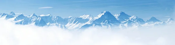 Panorama der schneebedeckten Berglandschaft Alpen — Stockfoto