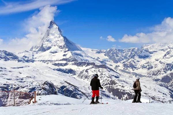 Sjier på matterhorn Schweiz — Stockfoto