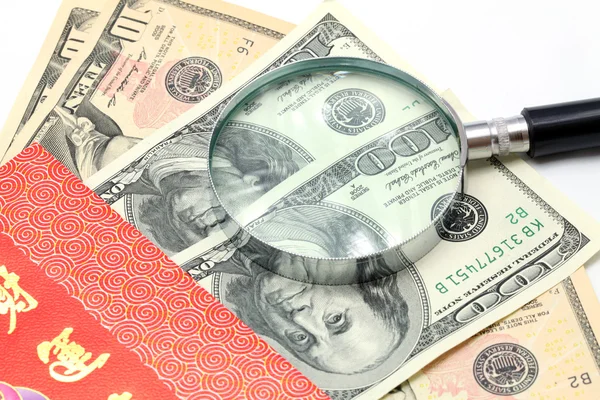 Magnifying glass on Money — Stock Photo, Image