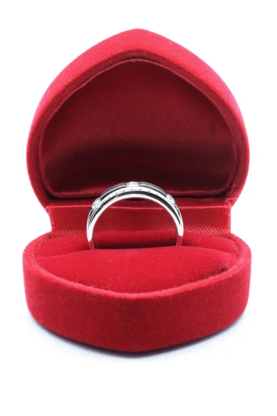 Бриллиантовое обручальное кольцо — стоковое фото