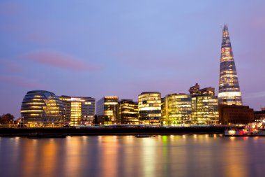 London city hall silueti