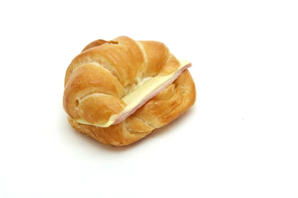 Nahaufnahme von Schinken-Käse-Croissant auf weiß — Stockfoto