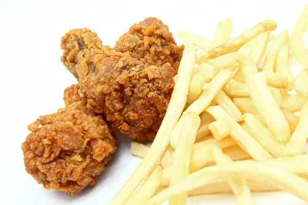 Ala de pollo con papas fritas —  Fotos de Stock