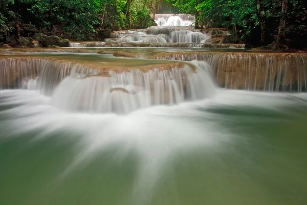 Тропический водопад — стоковое фото