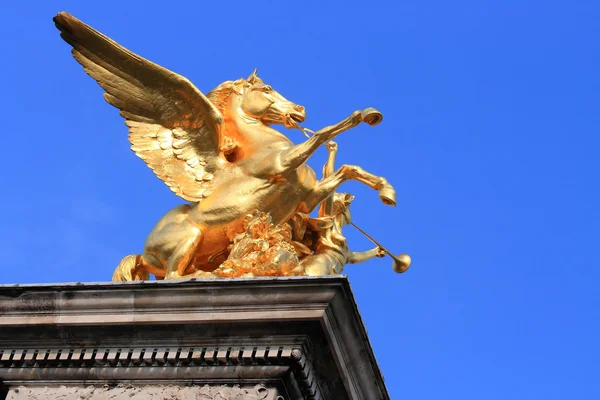 Goldenes Pferd Statue Paris — Stockfoto