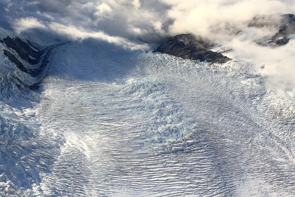 Luchtfoto van franz josef glacier vanaf helikopter in nieuwe zealan — Stockfoto