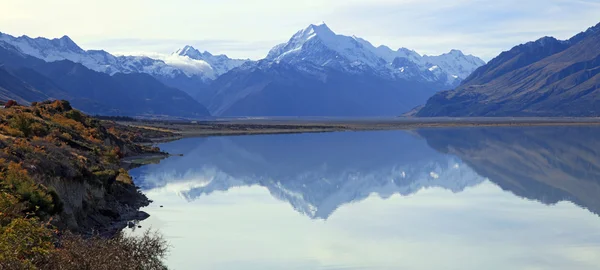 Panoramic of mount cook and refection on lake pukaki — Stock Photo, Image