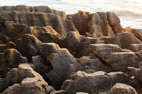 Пейзаж Панкейк Гранд Каньон скалы на пляже западного побережья Нью-Z — стоковое фото