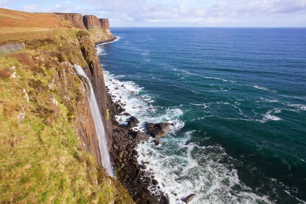 Kvarstå rock vattenfallet Skottland — Stockfoto