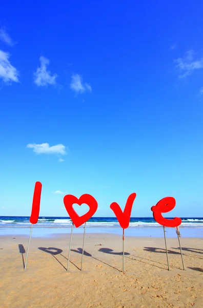 爱在海滩上的标志 — 图库照片
