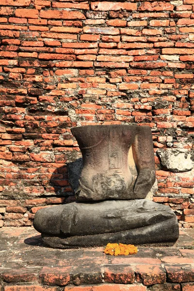 Statue sans tête de bouddha — Photo