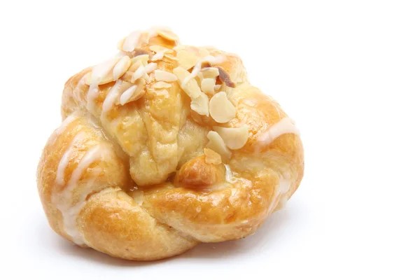 Elszigetelt mandula croissant, fehér háttér — Stock Fotó