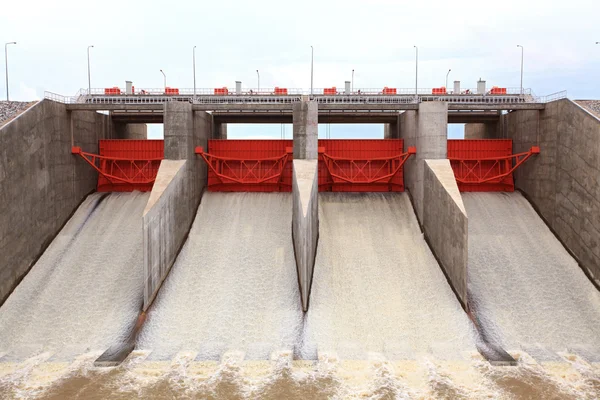 Water gates dam — Stockfoto
