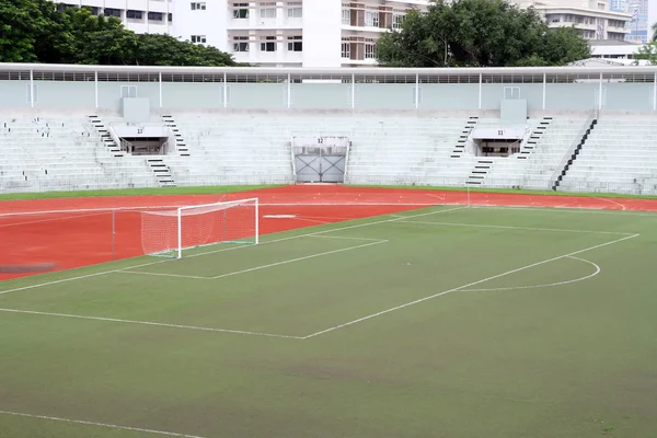 Fútbol gol de fútbol con zona de penalización en campo de hierba falsa —  Fotos de Stock