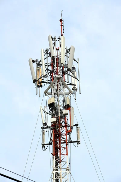 Κινητό τηλέφωνο τηλεπικοινωνιών ραδιο κεραία Πύργος — Φωτογραφία Αρχείου