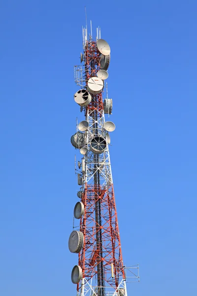 Телекомунікаційна вежа — стокове фото