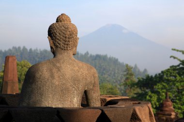 borobudur Tapınağı'nda Buda heykeli