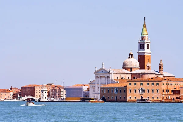 Iglesia en Grand canel en Venecia, Italia —  Fotos de Stock