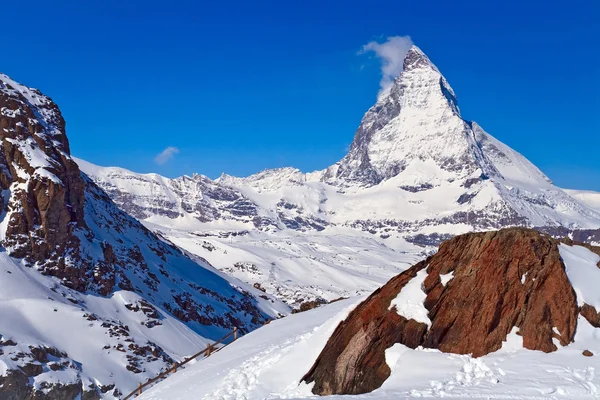 Matterhornlandschaft mit rotem Fels am Gornergrat — Stockfoto
