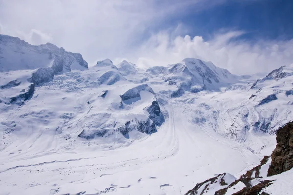 Landschap van skis cursus bij matterhorn regio, Zwitserland — Stockfoto