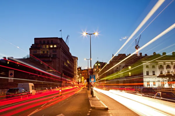 런던 도시도로 빛 흔적 — 스톡 사진