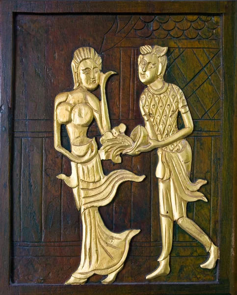 लकड़ी के दरवाजे पर थाई पारंपरिक शिल्प — स्टॉक फ़ोटो, इमेज