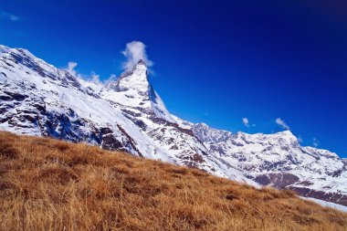 matterhorn tepe gornergrat İsviçre, dikey konumda bulunan kuru çayır ile peyzaj