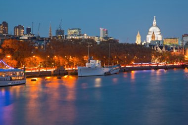 St paul's Katedrali ve river thames Londra