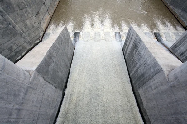 Water from gate dam — Stock Photo, Image