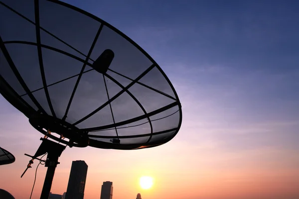 Anteny satelitarnej anteny komunikacyjne — Zdjęcie stockowe
