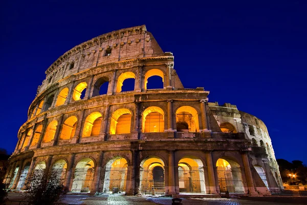 Coliseu roma itália noite — Fotografia de Stock