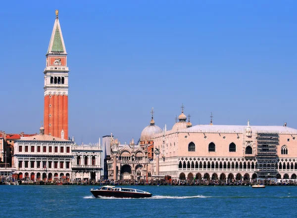 San макрос церкви, Венеції та Дуомо, Венеція, Італія — стокове фото