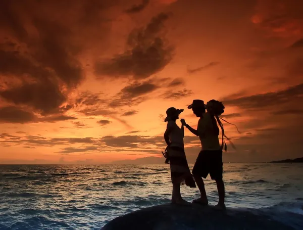 Romantisk scen på stranden, thailand — Stockfoto