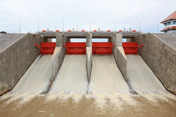 Water gate dam — Stockfoto