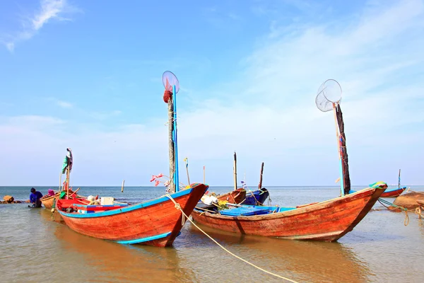 Pescador barco de cauda longa — Fotografia de Stock