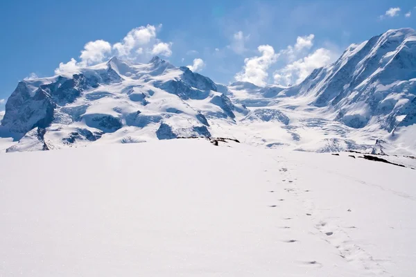Kar dağ silsilesi — Stok fotoğraf