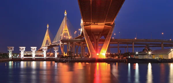 Megabrücke panorama bangkok — Stockfoto