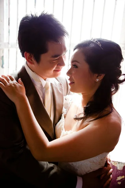 Sposa e sposo vedersi — Foto Stock