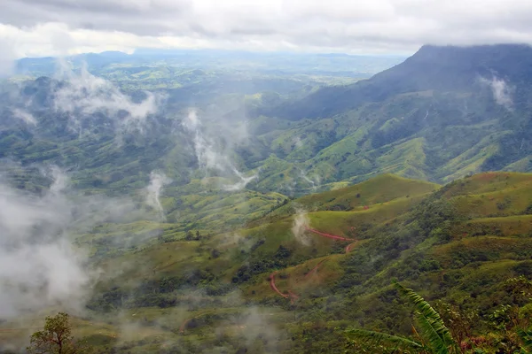 在富说法 berg 泰国的山雾 — 图库照片