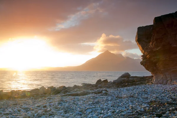 Sonnenuntergang auf der Insel Elgol im schottischen Hochland — Stockfoto
