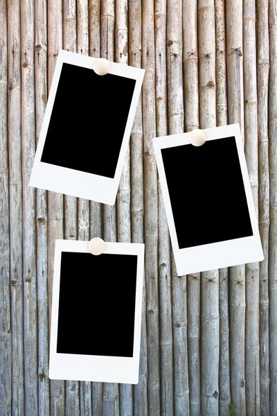 Puste polaroidy ramki na tle bambusa — Zdjęcie stockowe