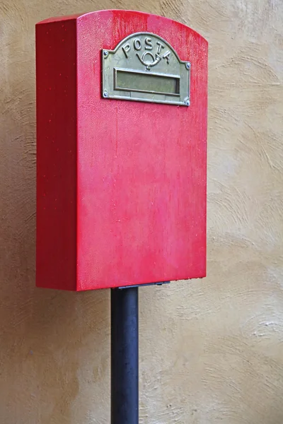 Czerwone pole pocztowych włoski — Zdjęcie stockowe