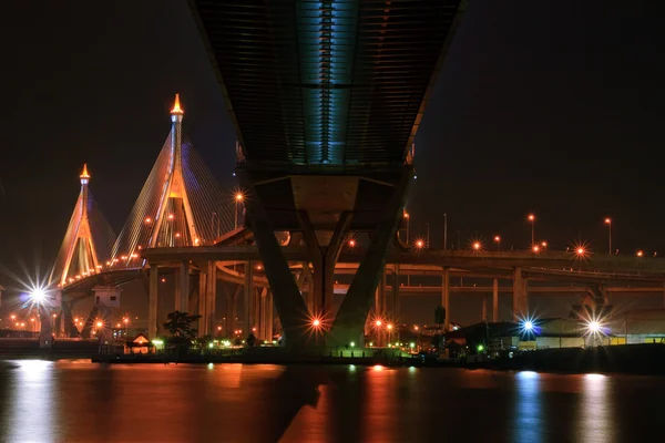 在曼谷港巨型吊索桥 — 图库照片