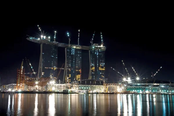 Під будівництво хмарочоса в Сінгапурі ділового району — стокове фото