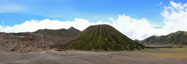 Bromo vulkán panoráma Indonézia — Stock Fotó