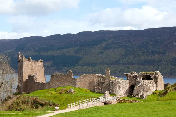 Ruinerna av urquhart castle Storbritannien — Stockfoto