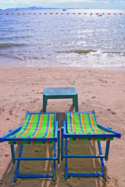 Krzesła na plaży pattaya Tajlandia — Zdjęcie stockowe