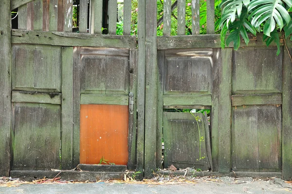 Drewniane drzwi stodoły stary — Zdjęcie stockowe