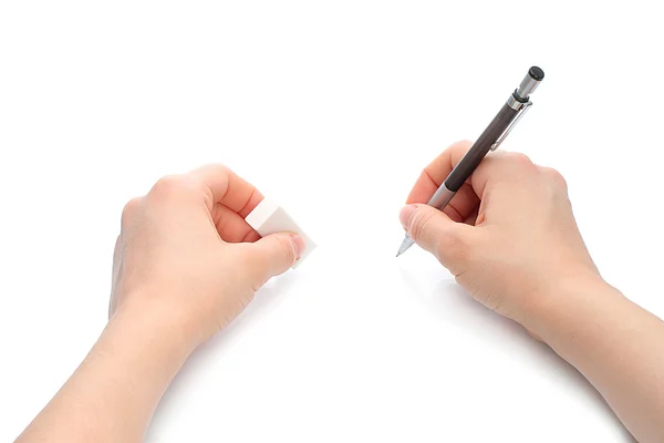 Menschenhände mit Bleistift und Radiergummi — Stockfoto